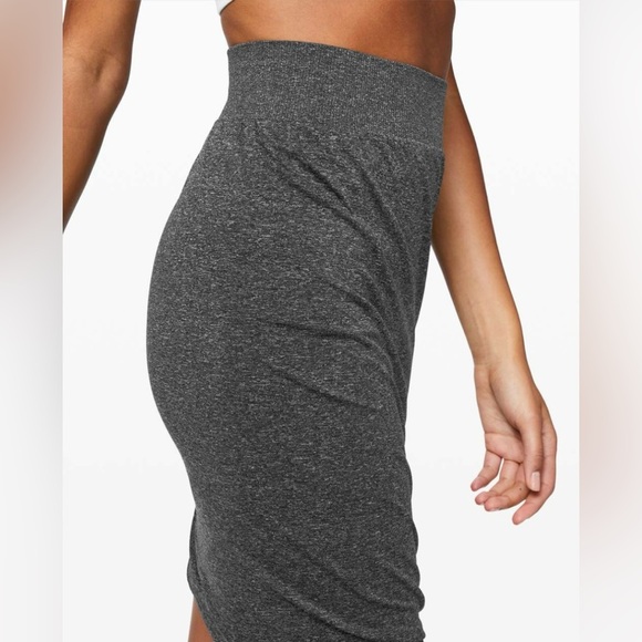 Lululemon Boulevard Bliss Skirt Size 8
Black / White - Picture 4 of 11